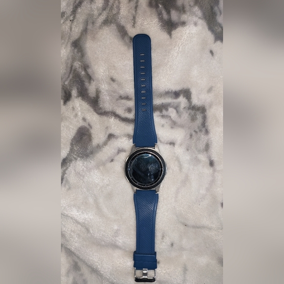 Samsung Galaxy Smartwatch. With accessories - Picture 2 of 7